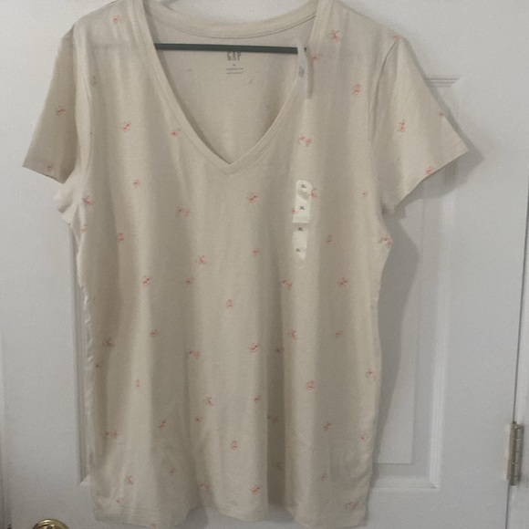 Gap XL Favorite tee beige w orangish flowers 60 cot 40 modal stretch ptp 22 NWT - Picture 2 of 9